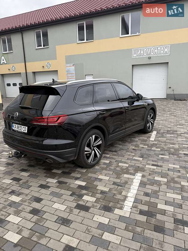 Внедорожник / Кроссовер Volkswagen Touareg 2021 в Киеве