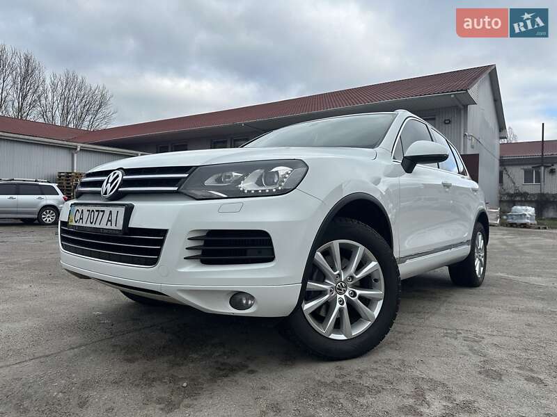 Внедорожник / Кроссовер Volkswagen Touareg 2013 в Киеве