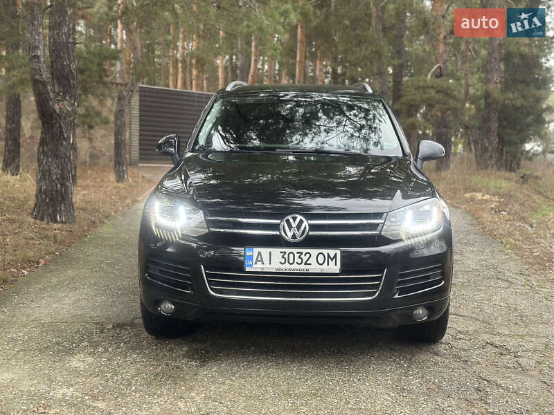 Внедорожник / Кроссовер Volkswagen Touareg 2011 в Киеве