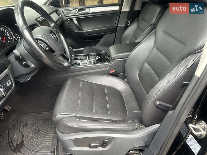 Внедорожник / Кроссовер Volkswagen Touareg 2011 в Киеве