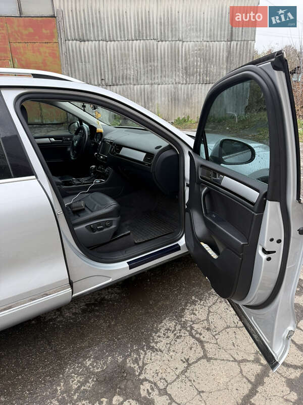 Внедорожник / Кроссовер Volkswagen Touareg 2013 в Брацлаве