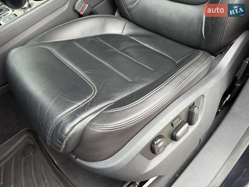 Внедорожник / Кроссовер Volkswagen Touareg 2017 в Киеве