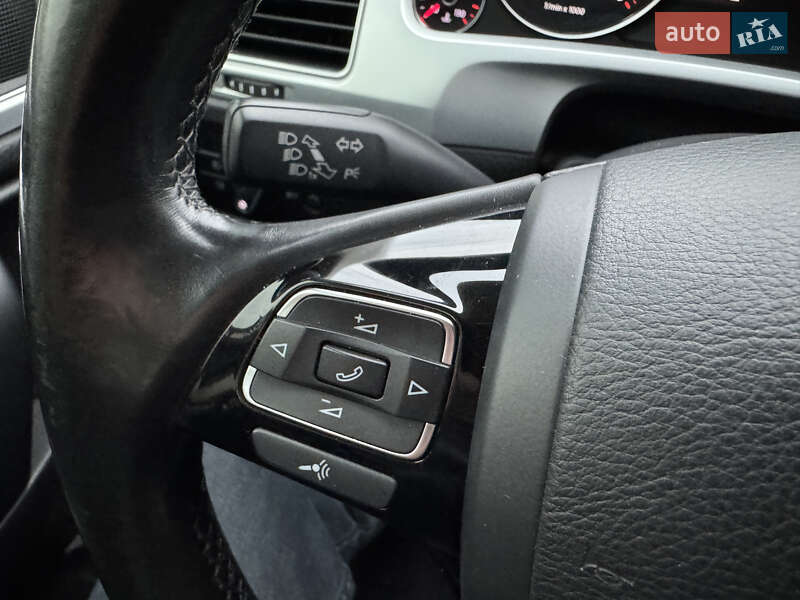 Внедорожник / Кроссовер Volkswagen Touareg 2017 в Киеве