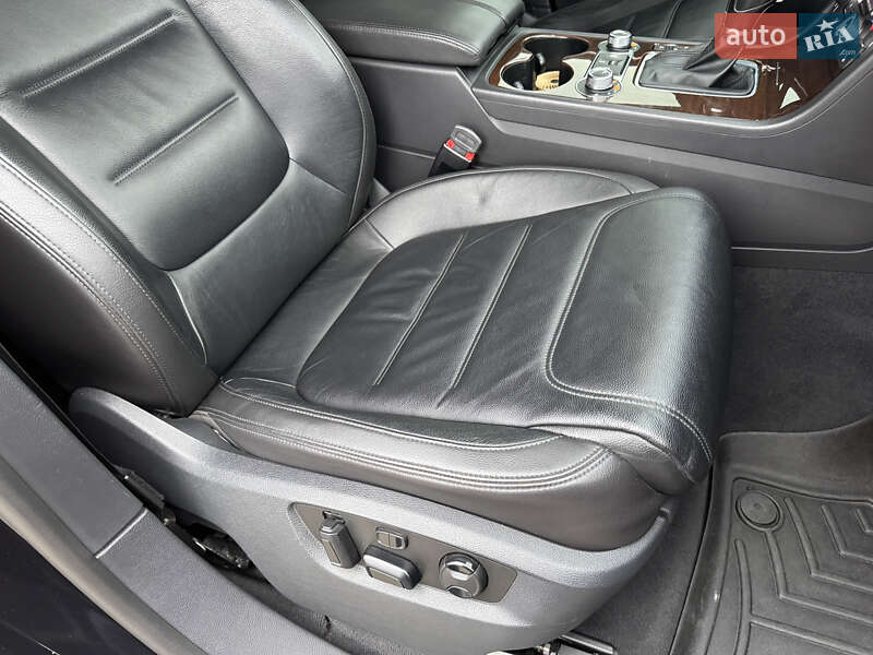 Внедорожник / Кроссовер Volkswagen Touareg 2017 в Киеве