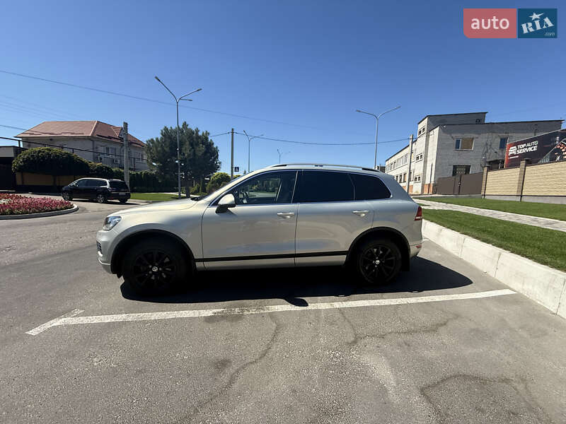 Внедорожник / Кроссовер Volkswagen Touareg 2013 в Запорожье