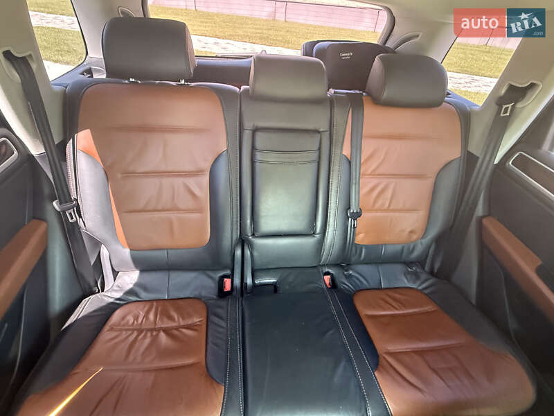 Внедорожник / Кроссовер Volkswagen Touareg 2013 в Запорожье