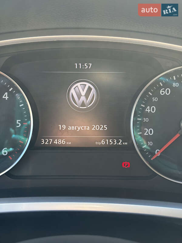 Внедорожник / Кроссовер Volkswagen Touareg 2013 в Запорожье