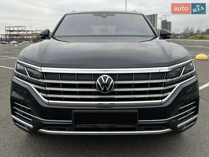 Внедорожник / Кроссовер Volkswagen Touareg 2021 в Киеве