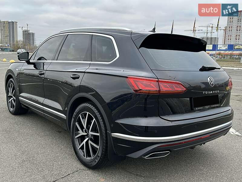 Внедорожник / Кроссовер Volkswagen Touareg 2021 в Киеве