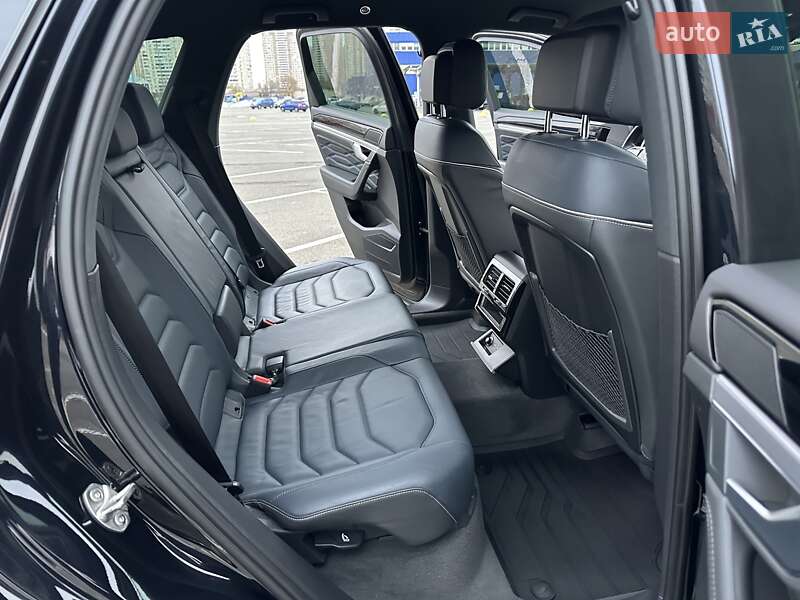 Внедорожник / Кроссовер Volkswagen Touareg 2021 в Киеве