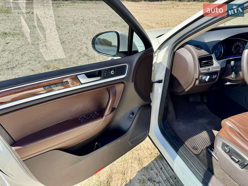 Внедорожник / Кроссовер Volkswagen Touareg 2011 в Черкассах фото 6 Внедорожник / Кроссовер Volkswagen Touareg 2011 в Черкассах