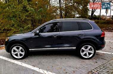 Позашляховик / Кросовер Volkswagen Touareg 2011 в Запоріжжі