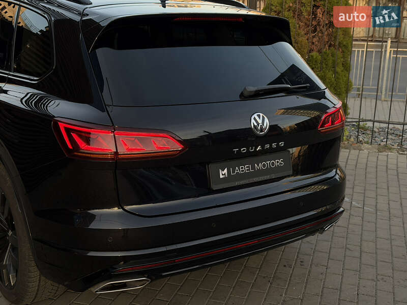 Внедорожник / Кроссовер Volkswagen Touareg 2020 в Киеве