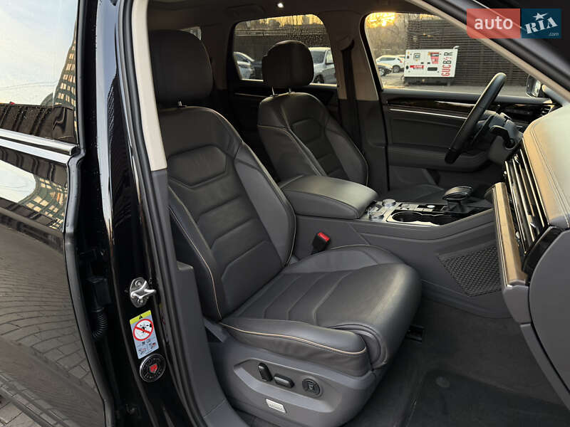 Внедорожник / Кроссовер Volkswagen Touareg 2020 в Киеве