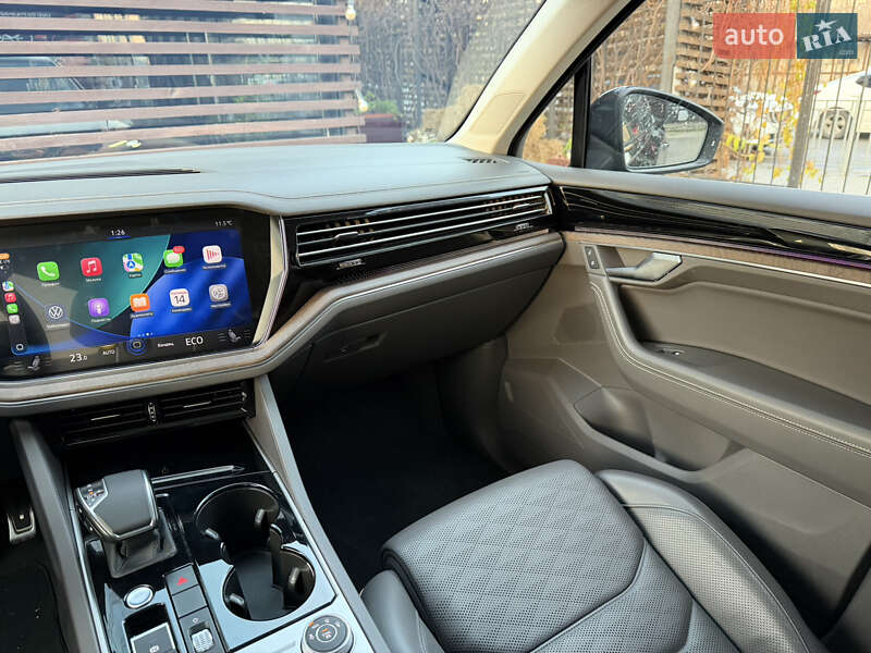 Внедорожник / Кроссовер Volkswagen Touareg 2020 в Киеве