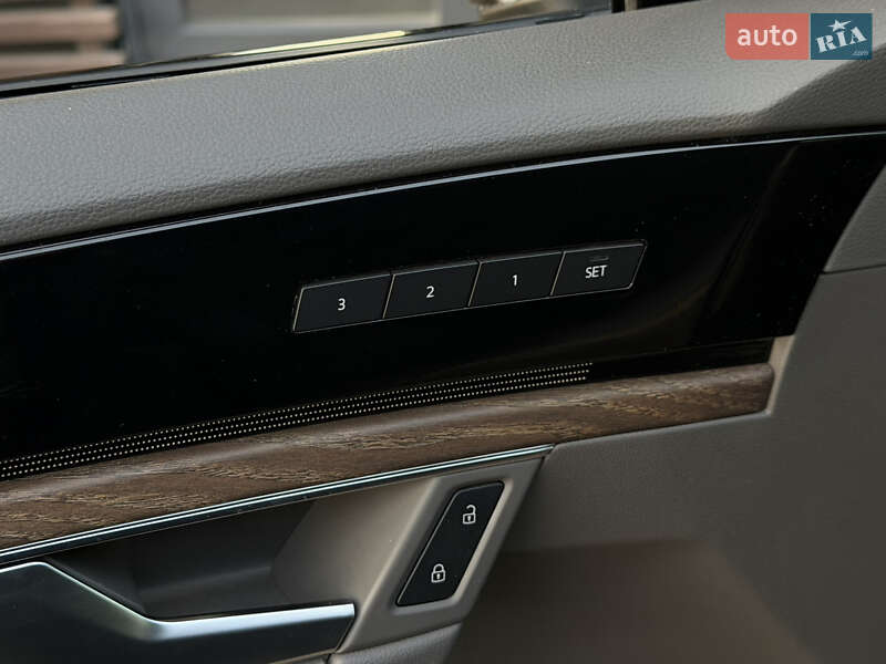 Внедорожник / Кроссовер Volkswagen Touareg 2020 в Киеве