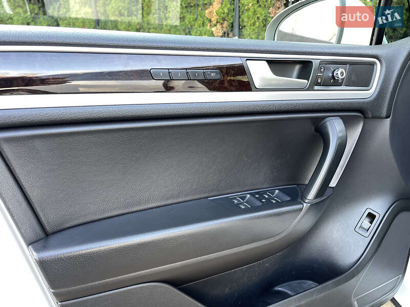 Позашляховик / Кросовер Volkswagen Touareg 2013 в Києві фото 15 Позашляховик / Кросовер Volkswagen Touareg 2013 в Києві