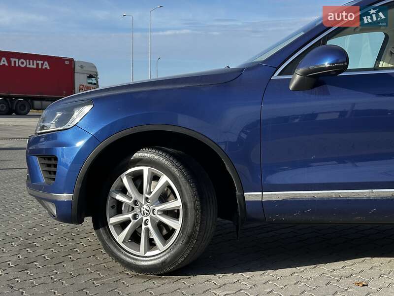 Внедорожник / Кроссовер Volkswagen Touareg 2014 в Львове