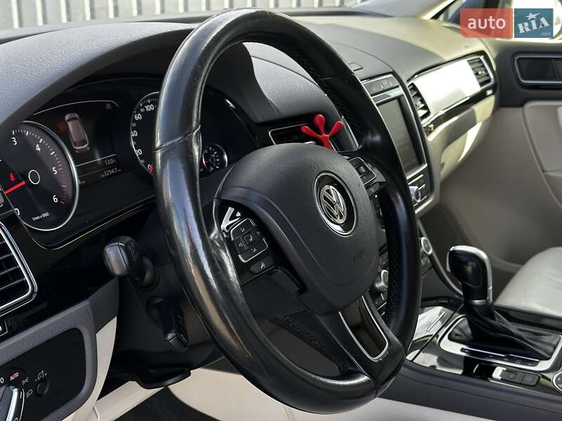 Внедорожник / Кроссовер Volkswagen Touareg 2014 в Львове