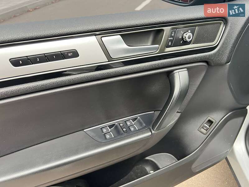 Внедорожник / Кроссовер Volkswagen Touareg 2012 в Киеве фото 12 Внедорожник / Кроссовер Volkswagen Touareg 2012 в Киеве
