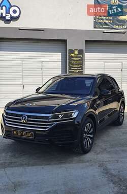 Позашляховик / Кросовер Volkswagen Touareg 2021 в Запоріжжі