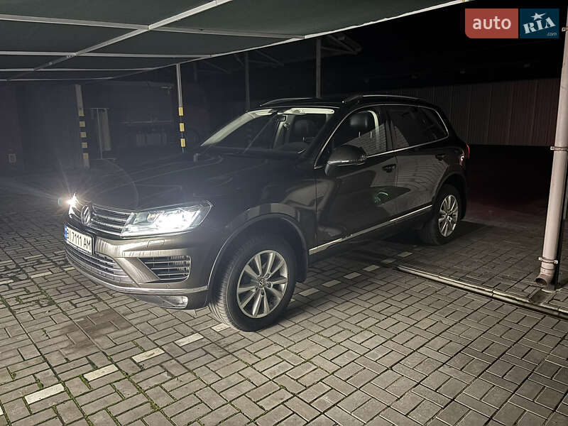 Внедорожник / Кроссовер Volkswagen Touareg 2017 в Глобине