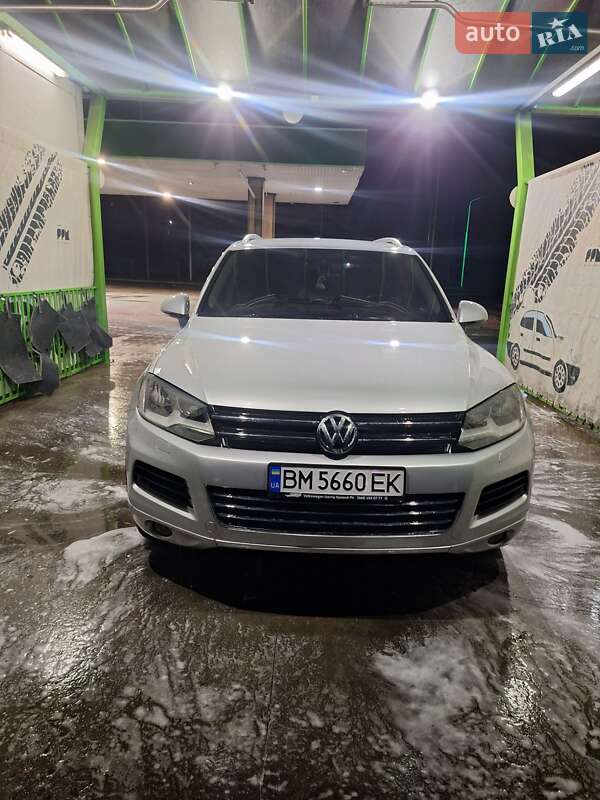 Внедорожник / Кроссовер Volkswagen Touareg 2012 в Конотопе