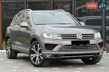 Внедорожник / Кроссовер Volkswagen Touareg 2015 в Ужгороде