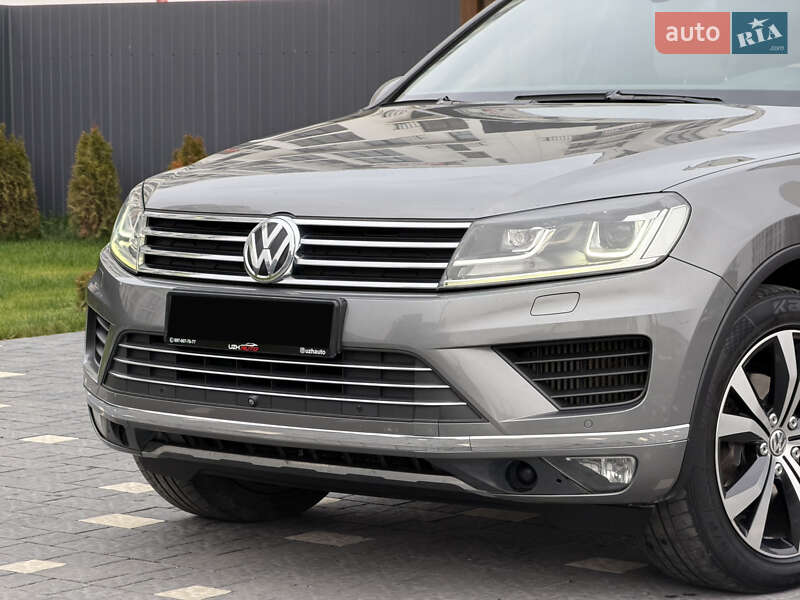 Внедорожник / Кроссовер Volkswagen Touareg 2015 в Ужгороде