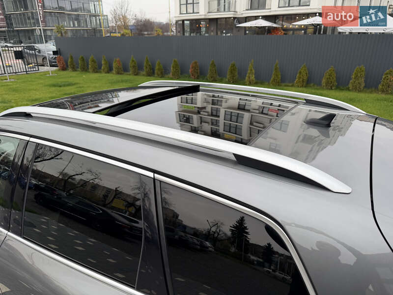 Внедорожник / Кроссовер Volkswagen Touareg 2015 в Ужгороде