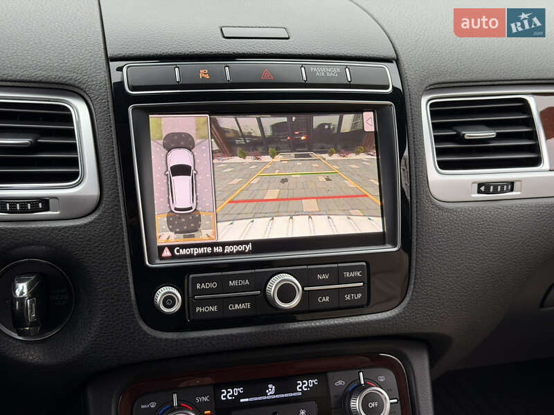 Внедорожник / Кроссовер Volkswagen Touareg 2015 в Ужгороде