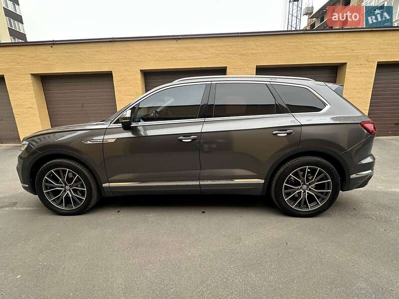 Внедорожник / Кроссовер Volkswagen Touareg 2019 в Миргороде