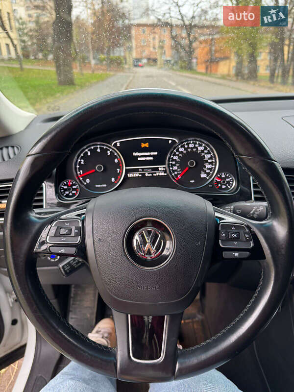 Внедорожник / Кроссовер Volkswagen Touareg 2015 в Киеве фото 8 Внедорожник / Кроссовер Volkswagen Touareg 2015 в Киеве