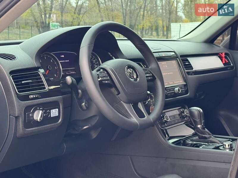 Внедорожник / Кроссовер Volkswagen Touareg 2012 в Запорожье