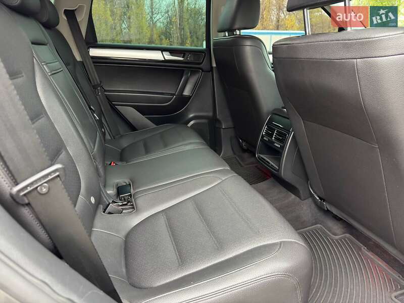 Внедорожник / Кроссовер Volkswagen Touareg 2012 в Запорожье