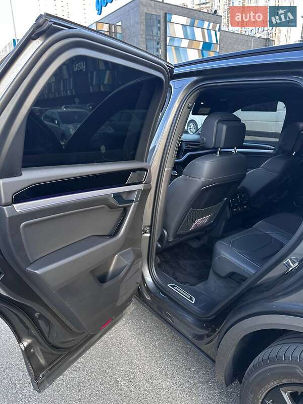Внедорожник / Кроссовер Volkswagen Touareg 2019 в Киеве фото 13 Внедорожник / Кроссовер Volkswagen Touareg 2019 в Киеве