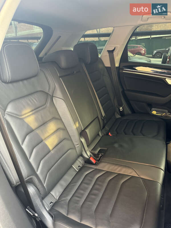 Внедорожник / Кроссовер Volkswagen Touareg 2020 в Киеве