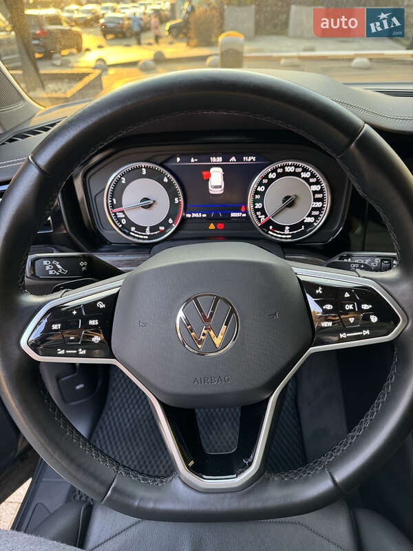 Внедорожник / Кроссовер Volkswagen Touareg 2020 в Киеве