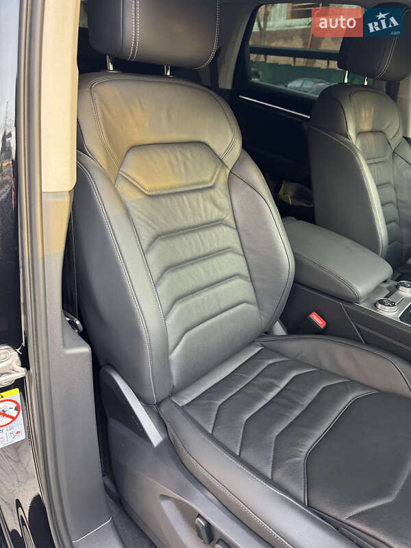 Внедорожник / Кроссовер Volkswagen Touareg 2020 в Киеве