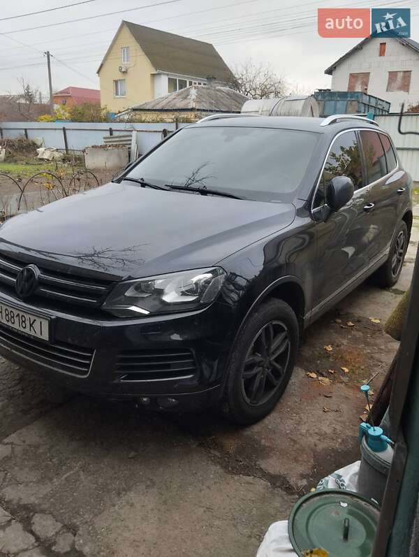 Внедорожник / Кроссовер Volkswagen Touareg 2014 в Новых Петровцах