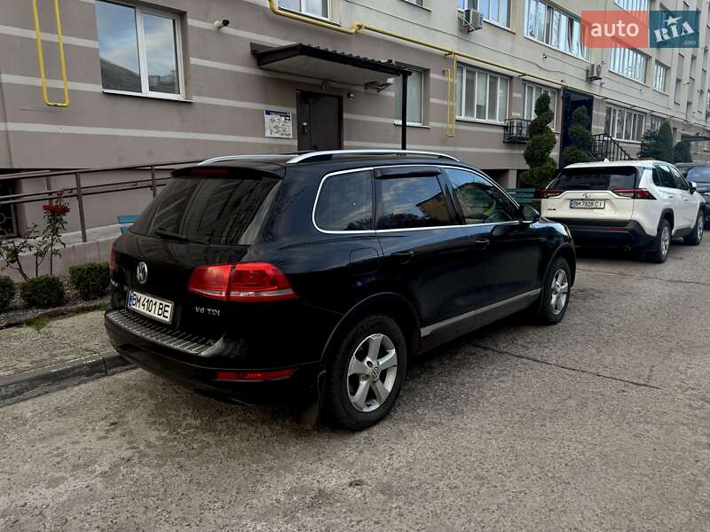 Внедорожник / Кроссовер Volkswagen Touareg 2011 в Сумах