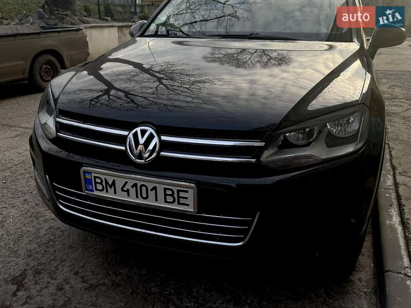 Внедорожник / Кроссовер Volkswagen Touareg 2011 в Сумах