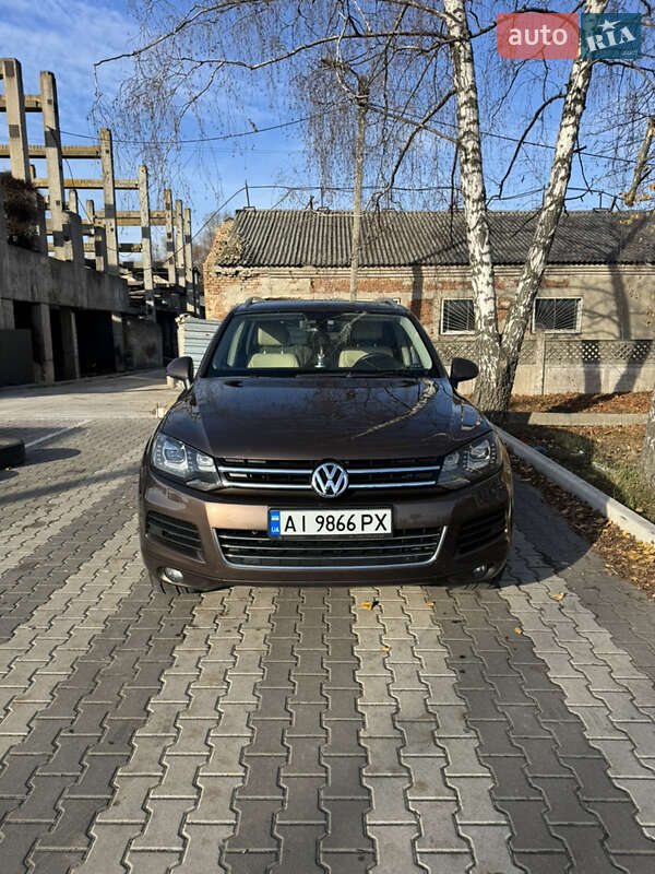 Внедорожник / Кроссовер Volkswagen Touareg 2013 в Вишневом