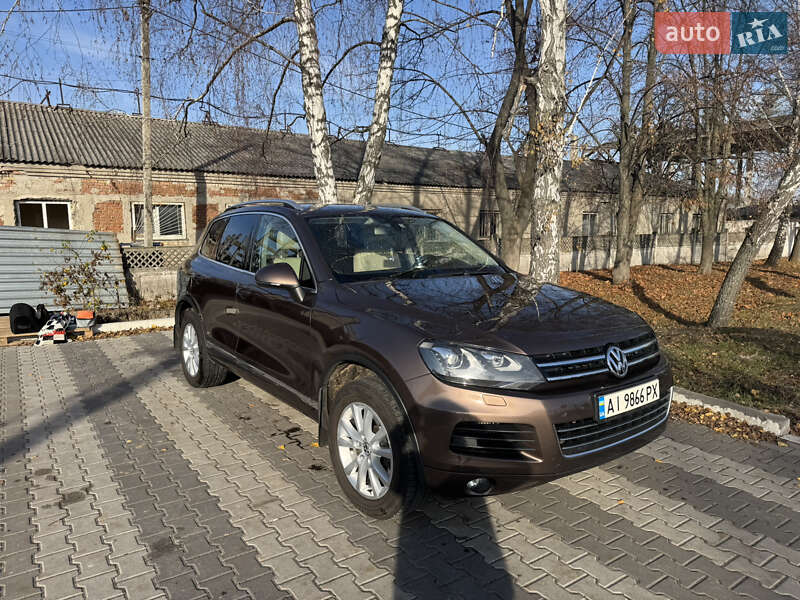 Внедорожник / Кроссовер Volkswagen Touareg 2013 в Вишневом