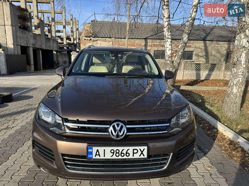 Внедорожник / Кроссовер Volkswagen Touareg 2013 в Вишневом