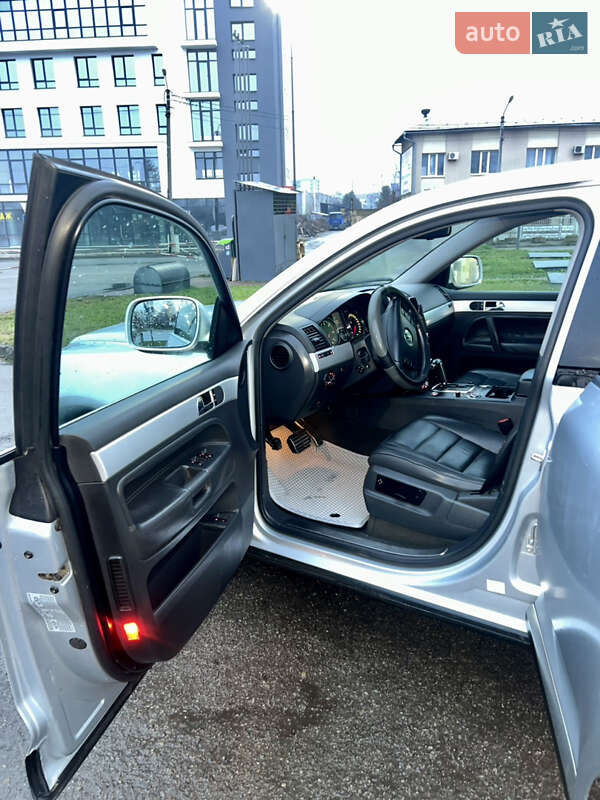 Позашляховик / Кросовер Volkswagen Touareg 2005 в Івано-Франківську