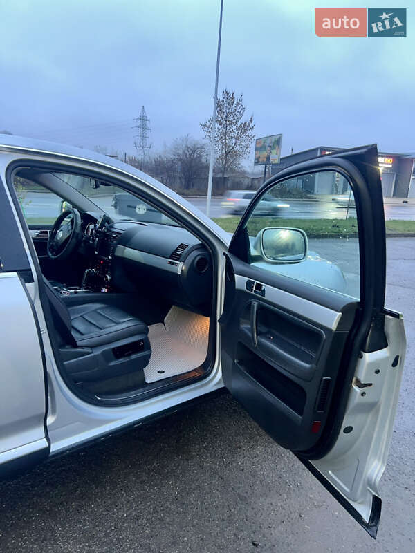 Позашляховик / Кросовер Volkswagen Touareg 2005 в Івано-Франківську