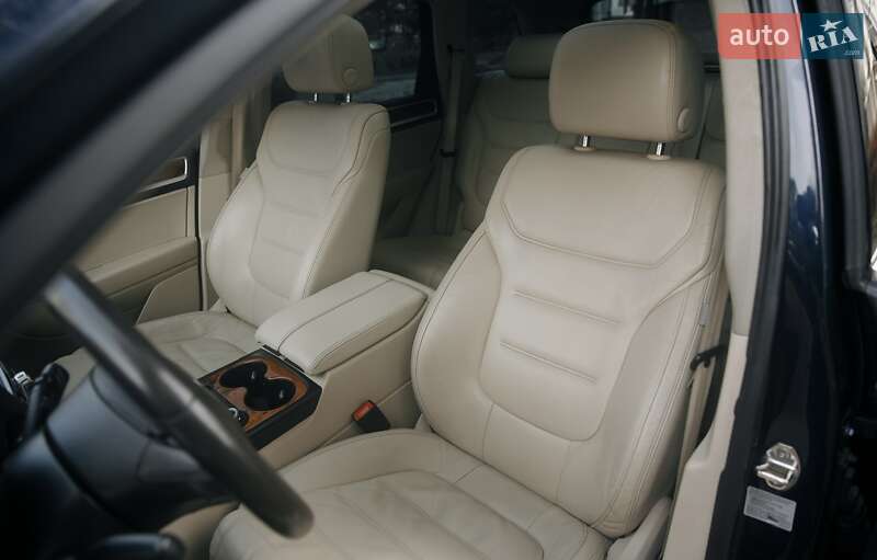 Внедорожник / Кроссовер Volkswagen Touareg 2011 в Ивано-Франковске