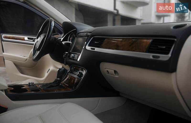 Внедорожник / Кроссовер Volkswagen Touareg 2011 в Ивано-Франковске