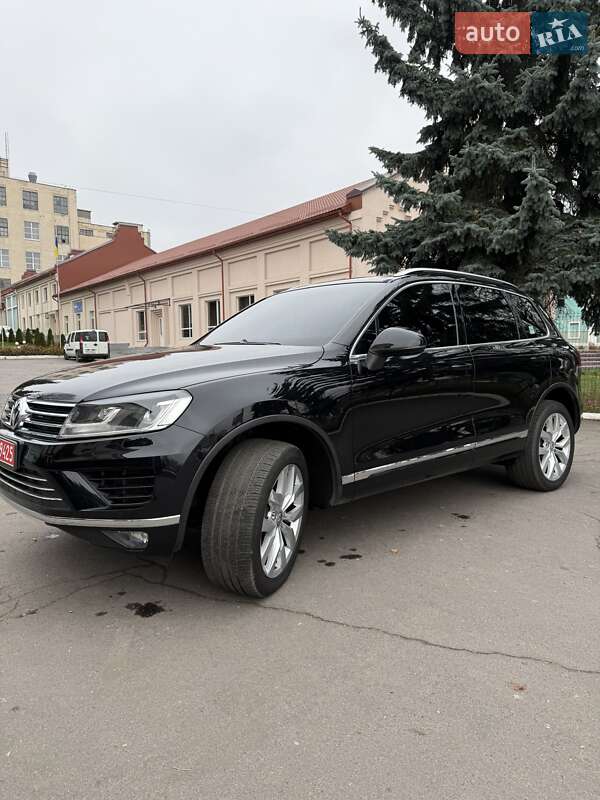 Внедорожник / Кроссовер Volkswagen Touareg 2016 в Виннице